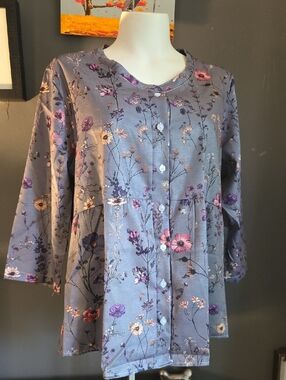 NWOT Large Grey Floral Blouse 3/4 Sleeves Polyester
